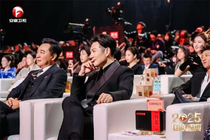 严屹宽亮相国剧盛典，获“杰出演员”称号